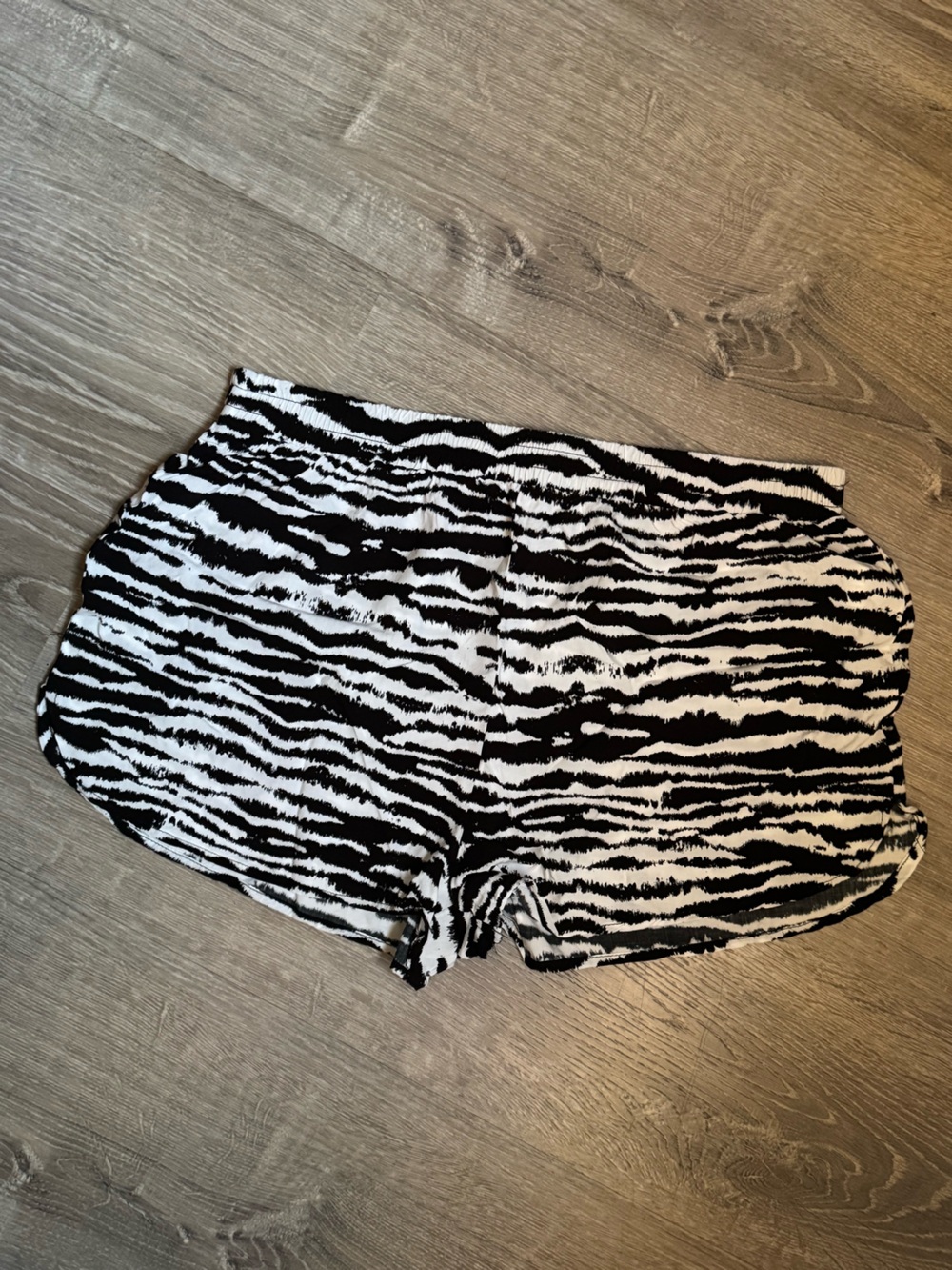 Forever 21 Black and White Zebra Print Women’s Shorts Skort